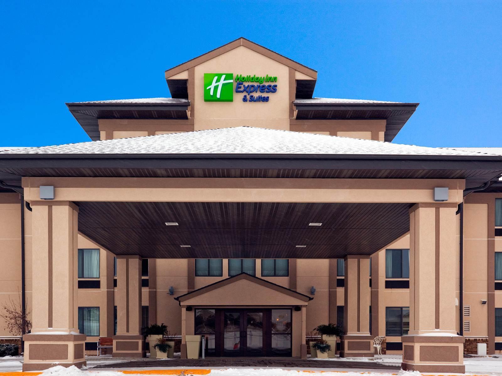 Holiday Inn Express & Suites Winner By Ihg Exterior foto