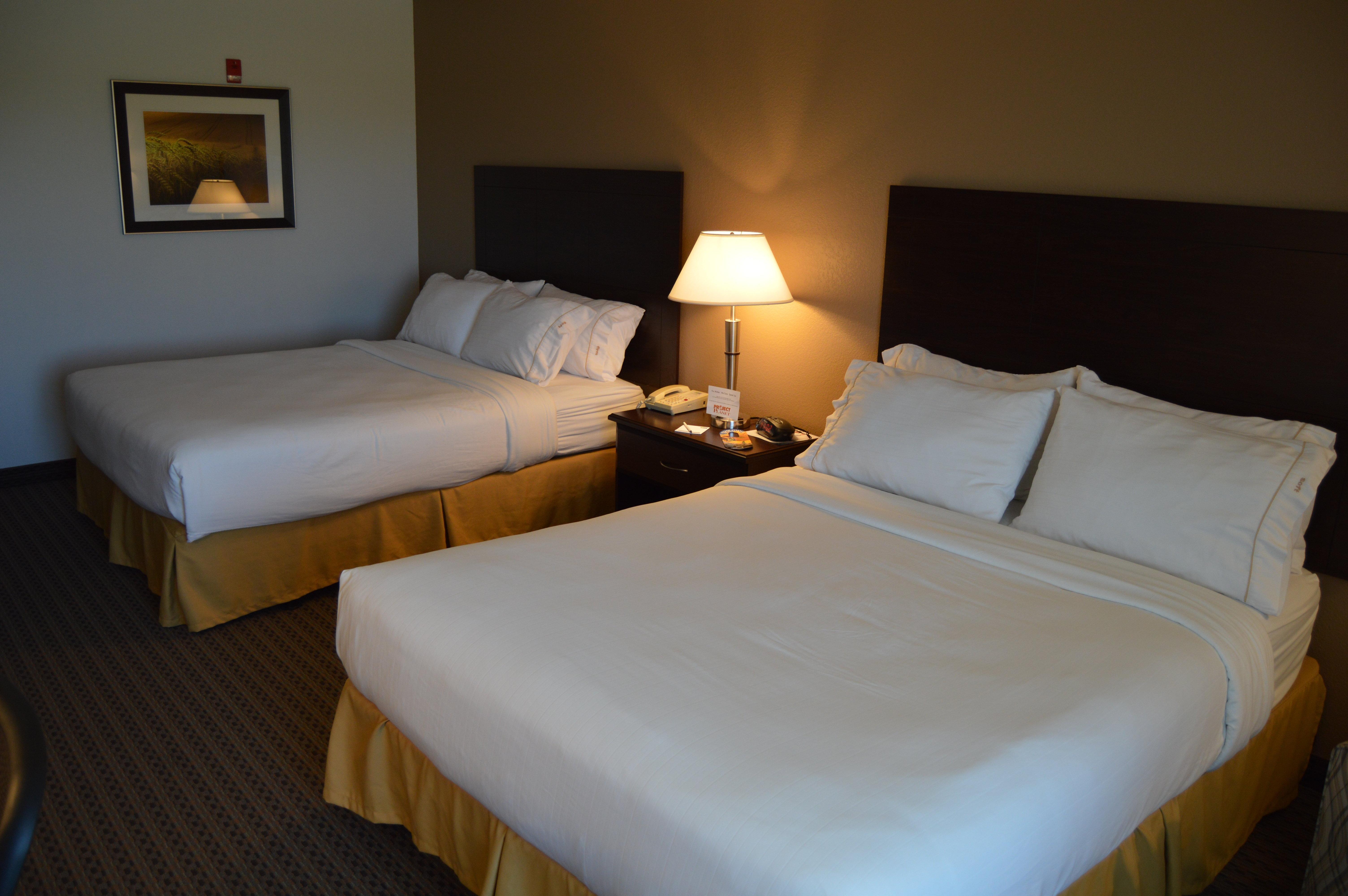 Holiday Inn Express & Suites Winner By Ihg Exterior foto