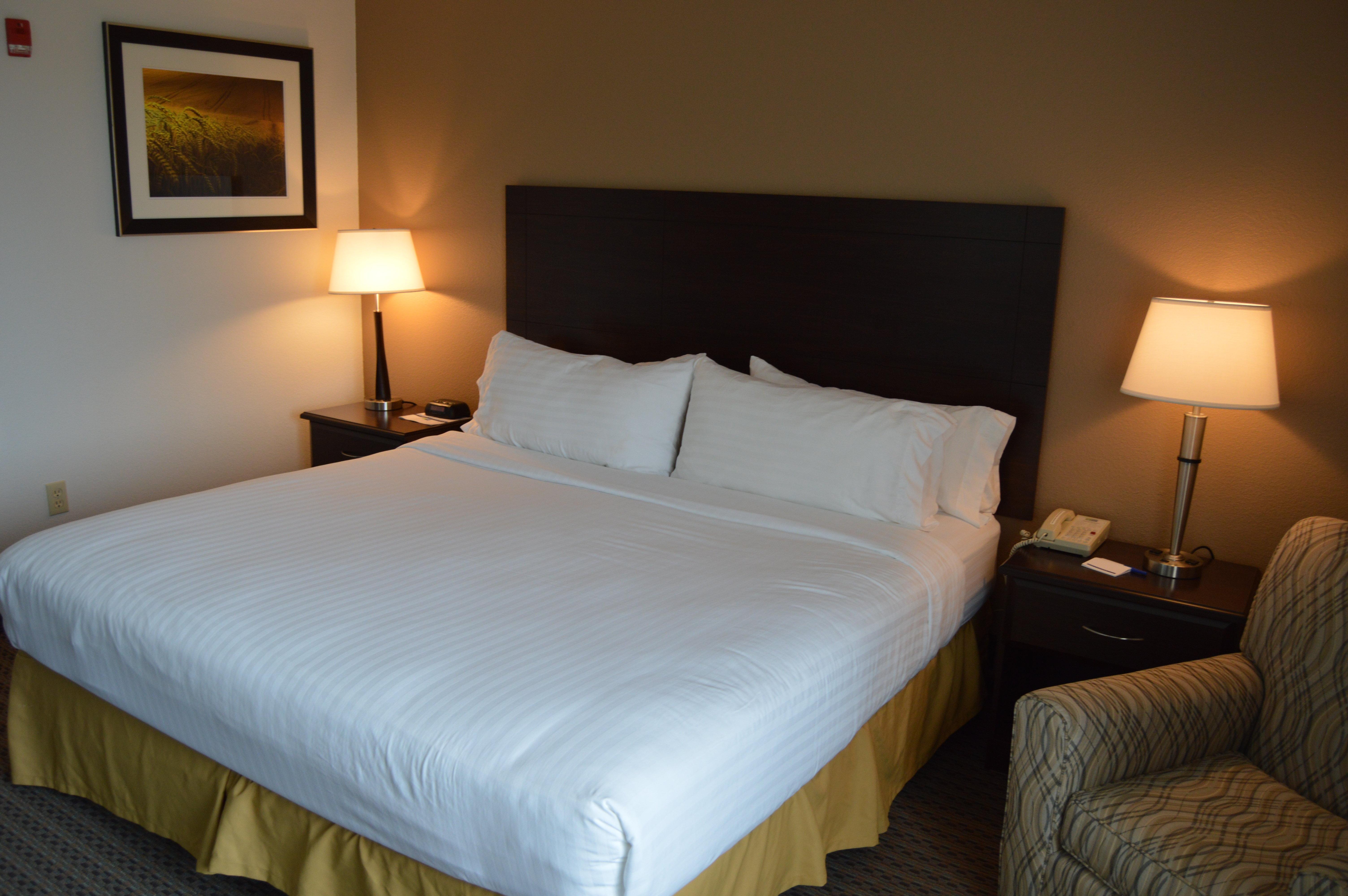 Holiday Inn Express & Suites Winner By Ihg Exterior foto