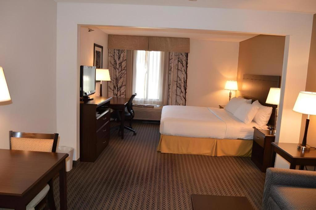 Holiday Inn Express & Suites Winner By Ihg Exterior foto